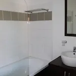 Apartamento à Avec Piscine, 4 Pers, Près Du Lac, Ménage Inclus - Fr-1-319-444 Parentis-en-Born