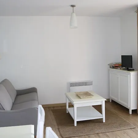 à Avec Piscine, 4 Pers, Près Du Lac, Ménage Inclus - Fr-1-319-444 *