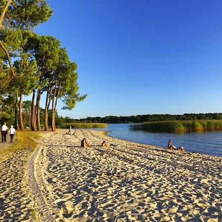 à Avec Piscine, 4 Pers, Près Du Lac, Ménage Inclus - Fr-1-319-444 *